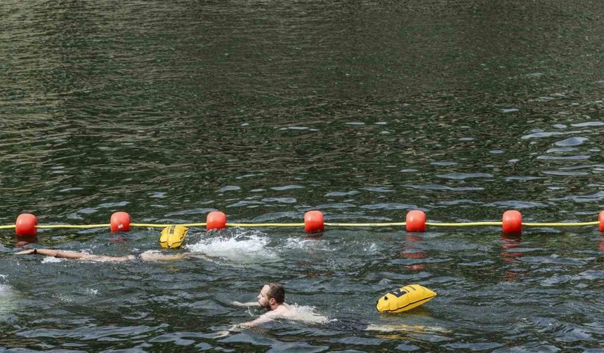 Fransa’da 102 yıl sonra ilk: Seine Nehri yüzmeye açıldı