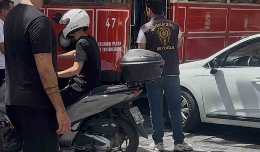 İstiklal Caddesi’nde fren yerine gaza basan sürücü tramvaya çarptı