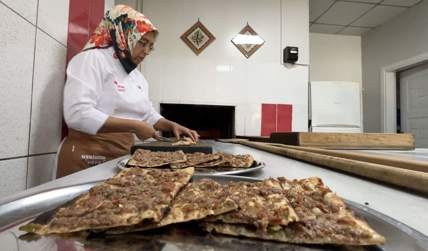 Konya’da etli ekmek kadın ustanın elinde lezzet buluyor