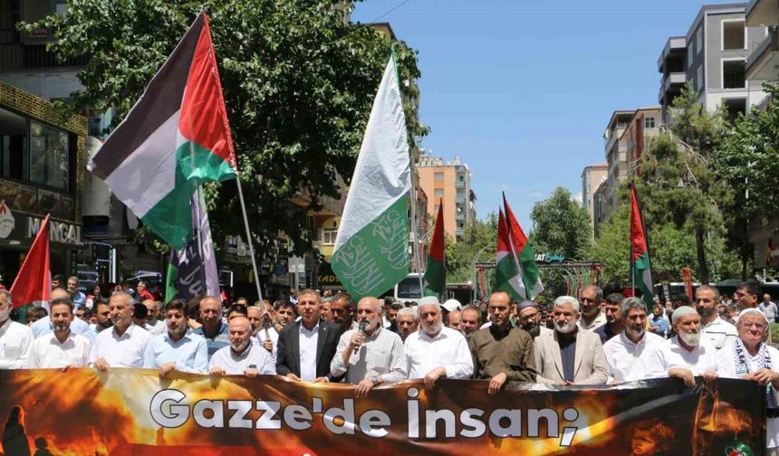 Leman dergisi Diyarbakır’da protesto edildi