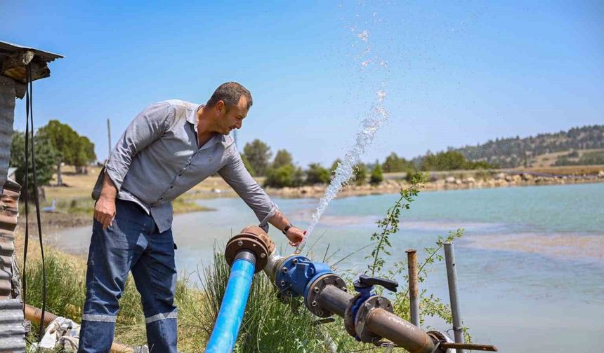 Mersin Büyükşehir Belediyesinden çiftçiye sulama borusu desteği