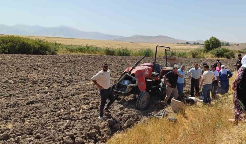 Devrilen traktörün altında kalan genç hayatını kaybetti