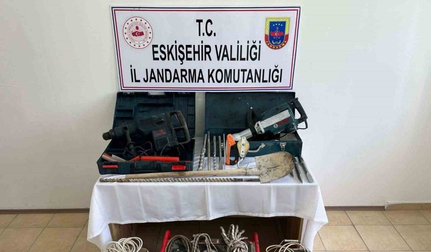 Kaçak kazı yaparken suçüstü yakalandılar