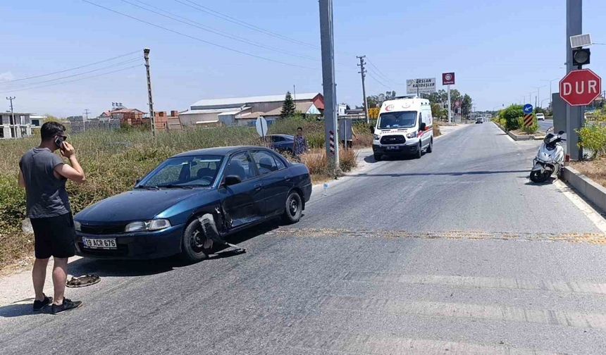 Manavgat’ta tali yola giren otomobil motosikletle çarpıştı: 1 yaralı