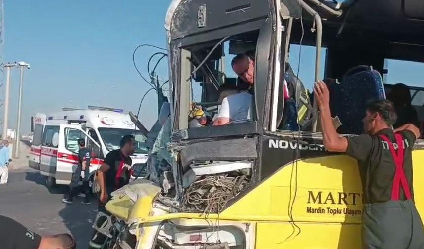 Mardin’de halk otobüsü ile tır çarpıştı: 1 ölü, 11 yaralı