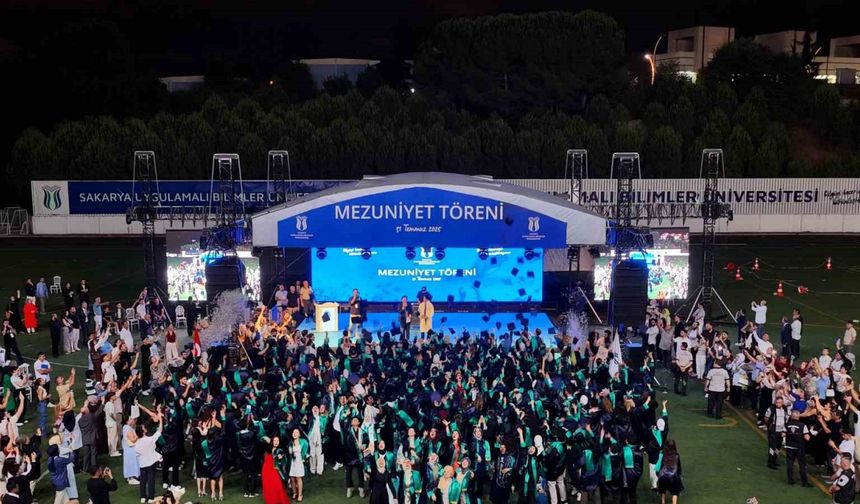 SUBÜ 3 bin 263 öğrencisini coşkulu törenle mezun etti