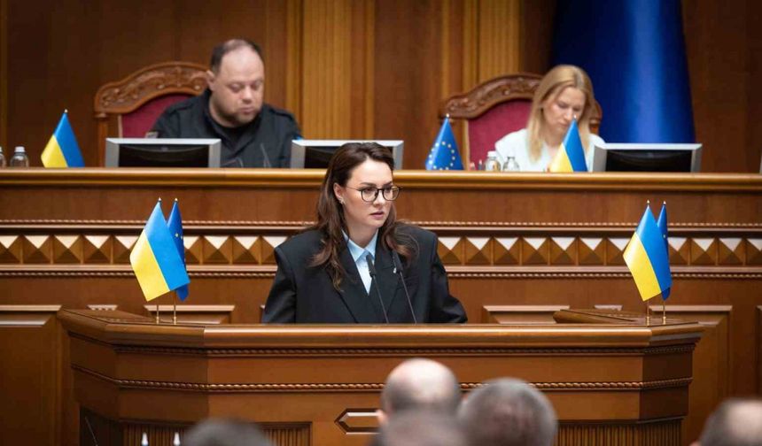 Ukrayna hükümetinden 18-22 yaş arası erkeklerin yurt dışına çıkışına onay