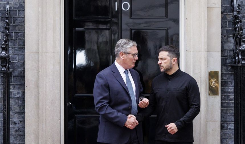 Zelenskiy: "Starmer ile Rusya’nın diplomasi yollarını tercih etmesi halinde düşünebileceğimiz güvenlik maddelerini tartıştık"