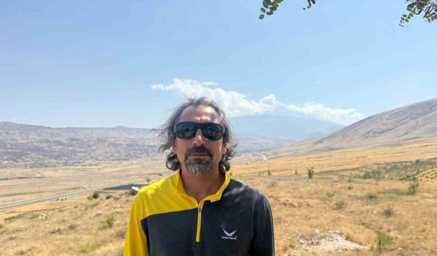 Ağrı Dağı’nın zirvesinde buzul çatlakları görüntülendi