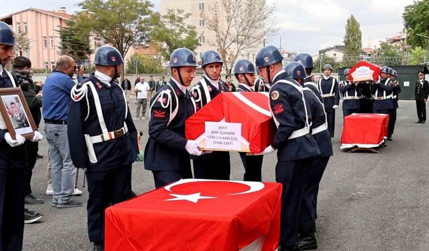 Aksaray’da şehit jandarmalar gözyaşlarıyla memleketlerine uğurlandı