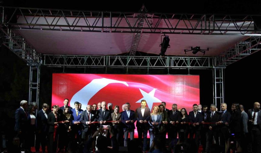 CHP Genel Başkanı Özel, Uşak Belediyesi Ferdi Zeyrek Amfi Salonu açılışına katıldı