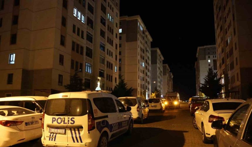 Üniversiteli genç evinde ölü bulundu