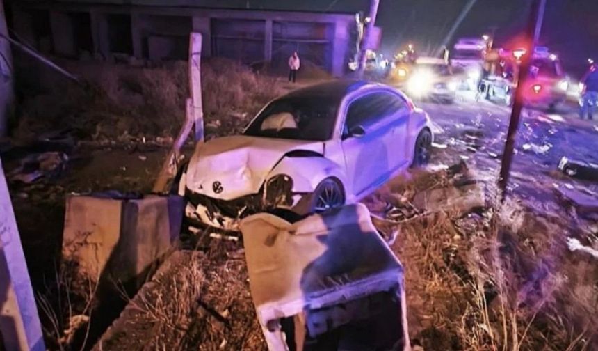 Araçta sıkışan sürücü kurtarıldı