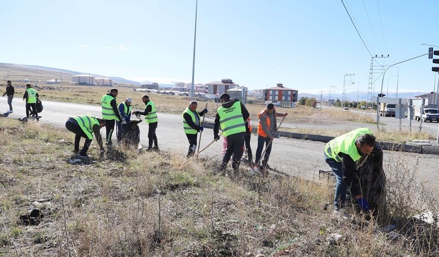 Belediye ekiplerinin temizlik seferberliği sürüyor