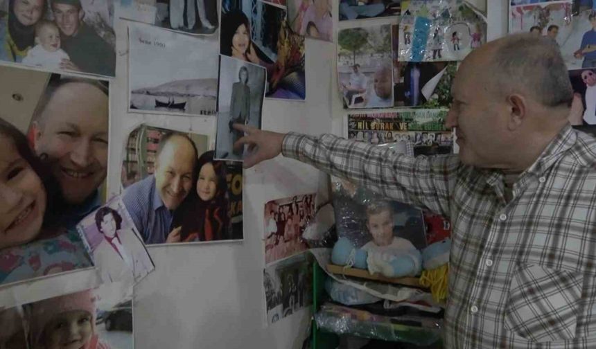 Doğduğu 7 bin nüfuslu kasabanın neredeyse tüm sakinlerinin fotoğraflarını çekip arşivledi
