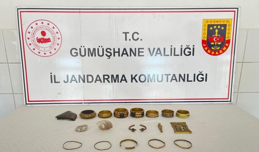 Gümüşhane’de tarihi eser operasyonunda çok sayıda obje ele geçirildi