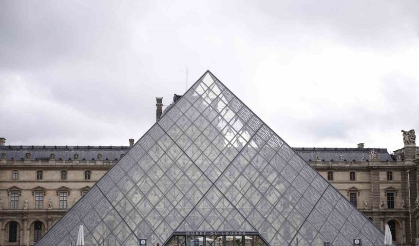 Louvre soygununda 2 şüpheli gözaltına alındı