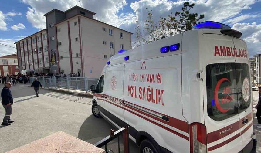 Tavuk döner yiyen 30 öğrenci hastanelik oldu