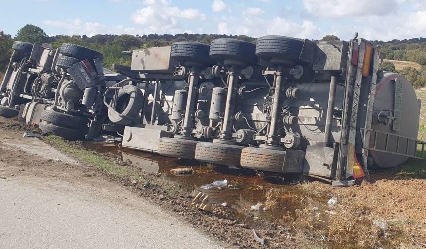 Uşak’ta tır yan yattı: 1 yaralı