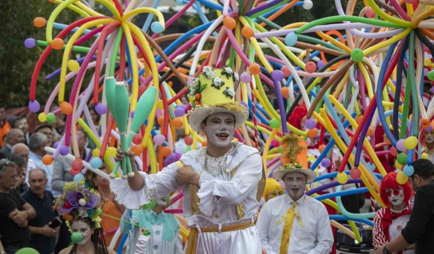 4. Ulusulararası Tarsus Festivali renkli görüntülerle başladı