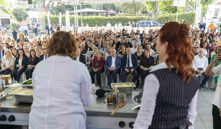 Başkan Seçer, Tarsus’taki festivalde ’Gastronomi Show’a katıldı