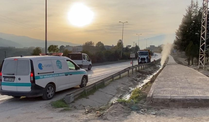 Çalışmalar sırasında patlayan doğal gaz borusu tedirgin etti