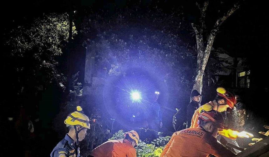 Endonezya’da heyelan faciası: 6 ölü, 17 kayıp