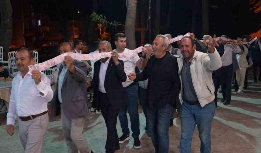 Gelin ve damada 15 metrelik para kurdelesi