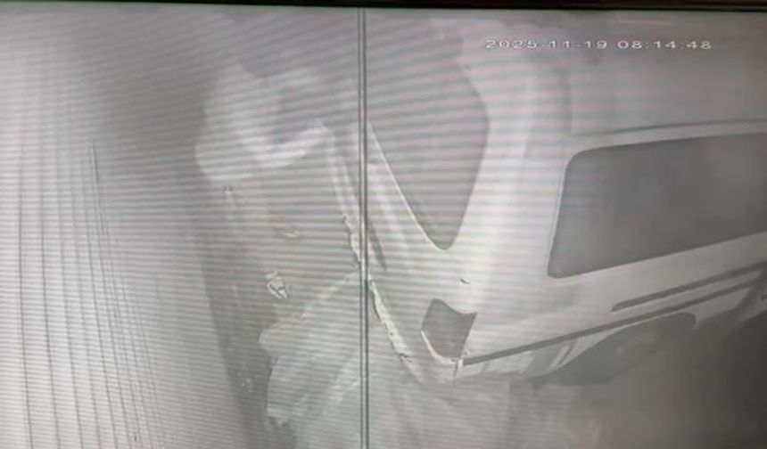 Hırsızlar park halindeki tekneyi çalamayınca zarar verip kaçtılar