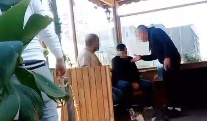 İzmir’de hırsızlık yaptığı öne sürülen taksi şoförüne darp