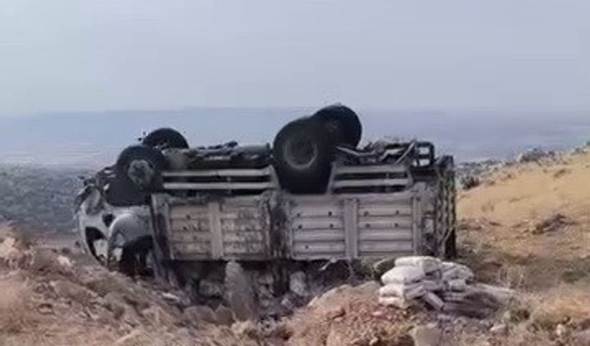 Kamyonet takla atarak ters döndü: 5 Yaralı