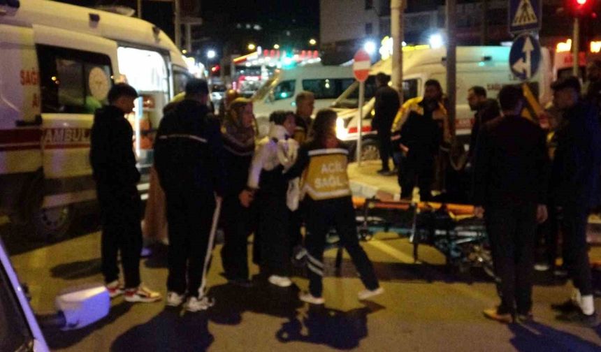 Kazaya karışan sürücü aracı bırakıp kaçtı: 3 yaralı