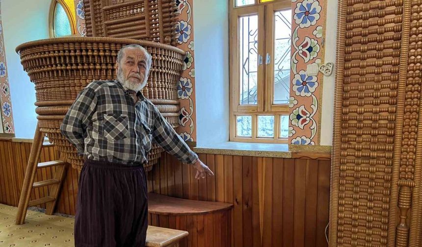 Mahallenin 60 yıllık ahşap ustası
