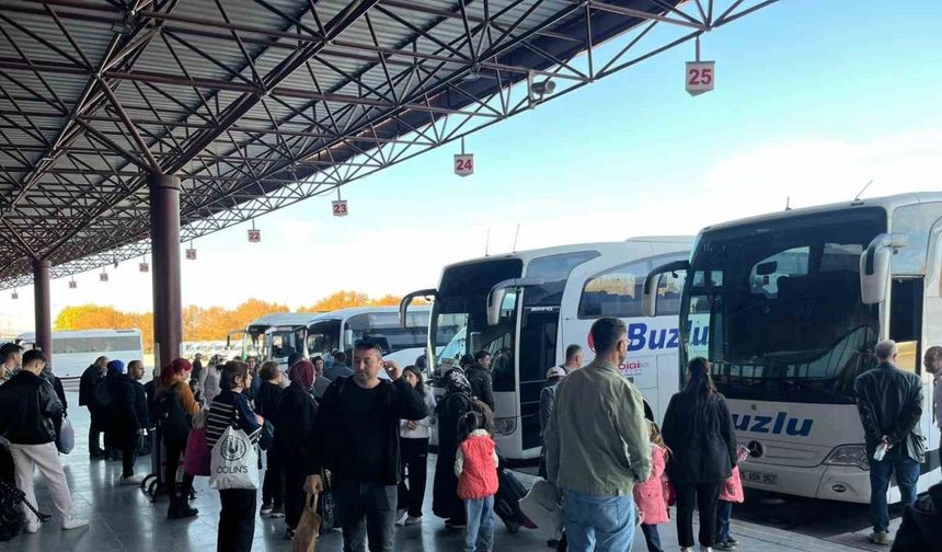Otogarda ’ara tatil’ yoğunluğu
