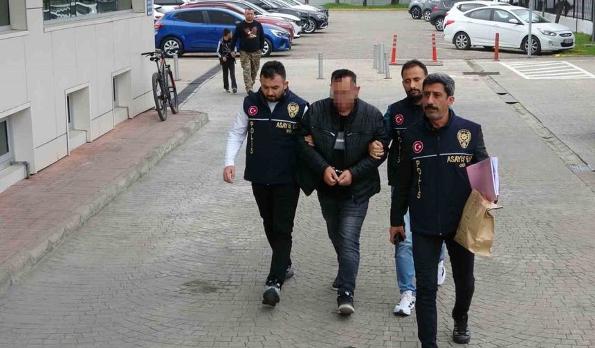 Pişkin hırsız kuyumcudan çaldığı altınlarla yakalandı: "İyi ettiniz akşam televizyona çıkar"