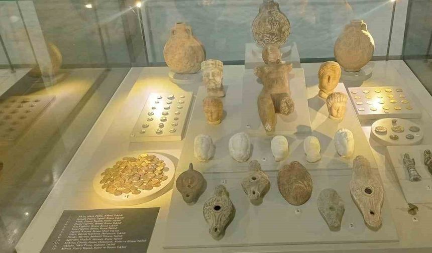 Tarihi eser kaçakçılığına dikkat çeken sergi ziyaretçilerini ağırlıyor