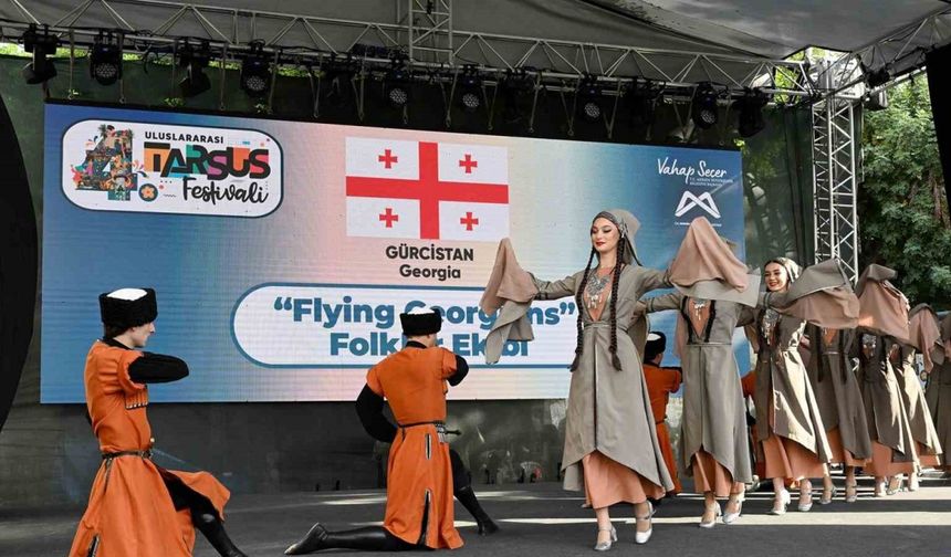 Tarsus’u karnaval kentine dönüştüren ’4. Uluslararası Tarsus Festivali’ başladı