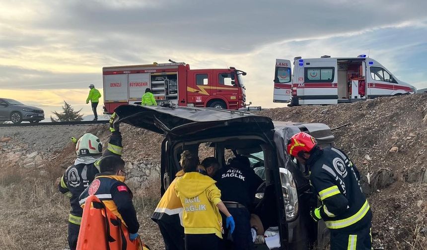 Yoldan çıkan otomobil tarlaya uçtu; 2 yaralı