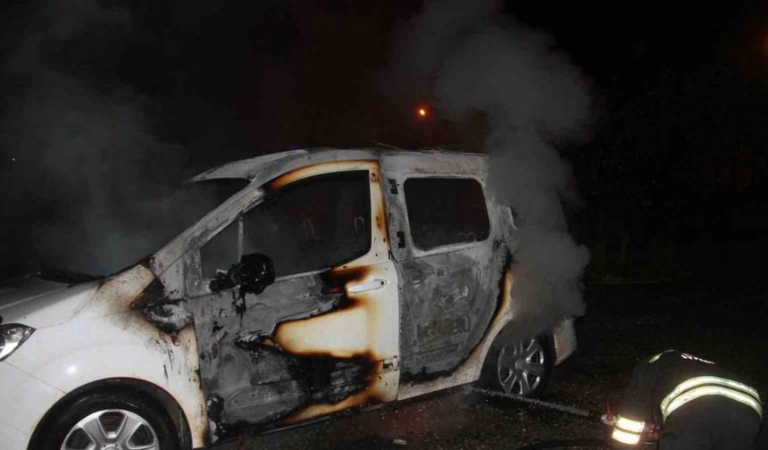 Ailesine kızıp aracını yaktı