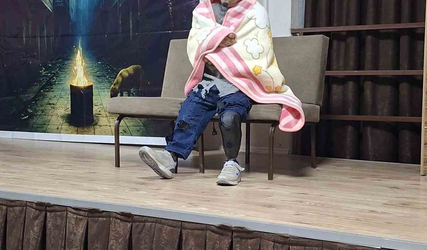 Ayvalıklı engelli oyuncudan "Yalnız Bir Adamın Hikayesi"