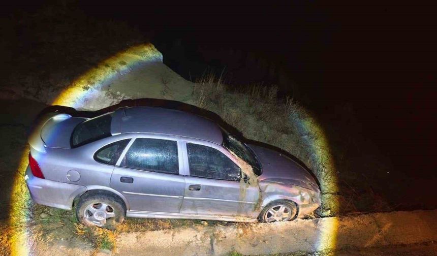 Bilecik’te otomobil yoldan çıktı: 2 yaralı