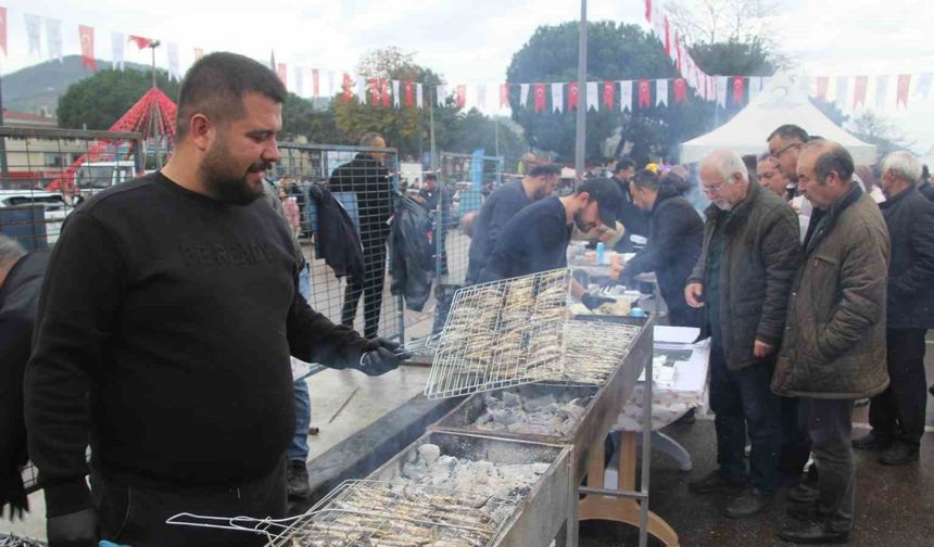 Binlerce vatandaş hamsi festivalinde buluştu: 7 ton hamsi tüketildi