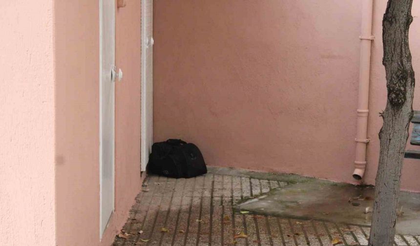 Camii avlusunda şüpheli çanta paniği