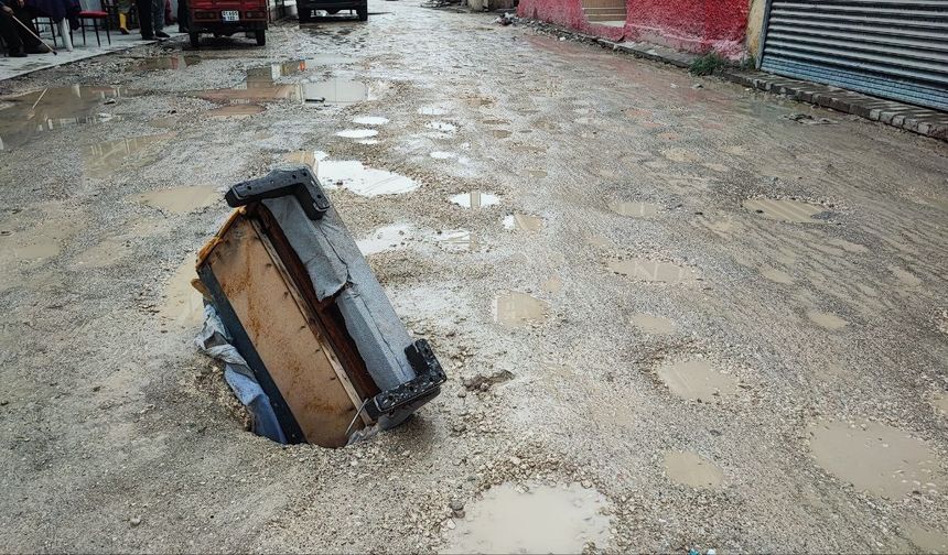 Çöken yola kanepe kollu önlem