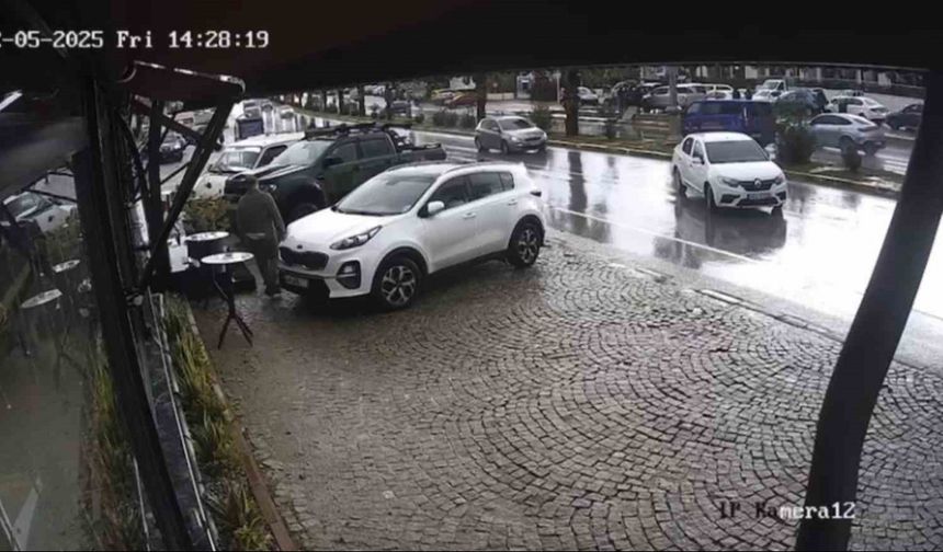 El freni çekilmeyen otomobil, başka araca çarptı