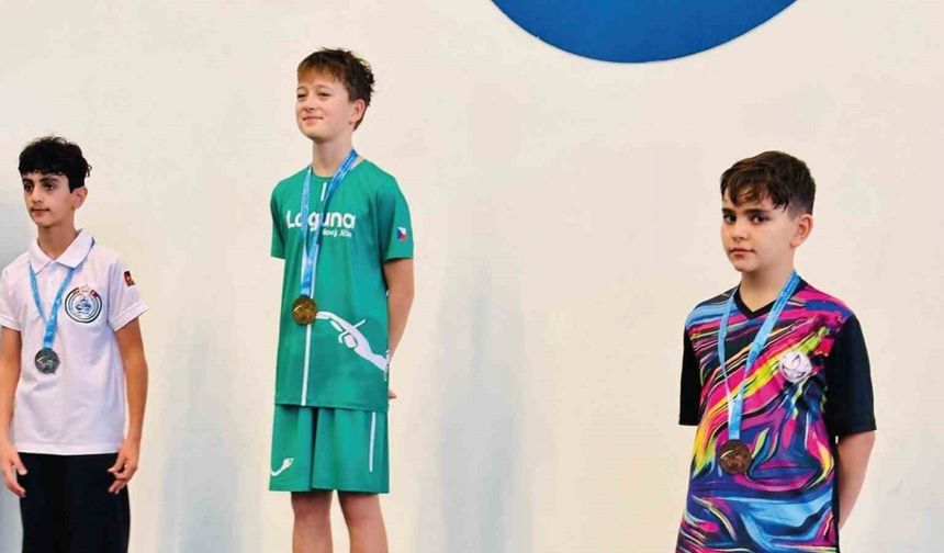 Elazığ paletli yüzme yarışlarında dünya 3.’sü oldu