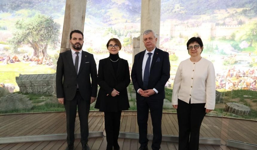 Gürcü Bakan ve dünyaca ünlü piyanist Bolkvadze’den Bursa’da tarihi yolculuk