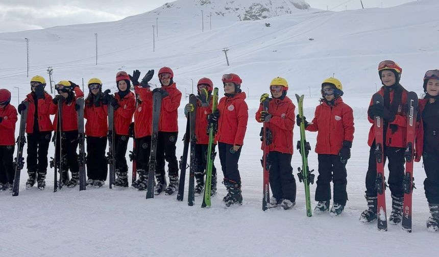 Mersinli kampçılar Hakkari’de karlar üzerinde ilk adımlarını attı