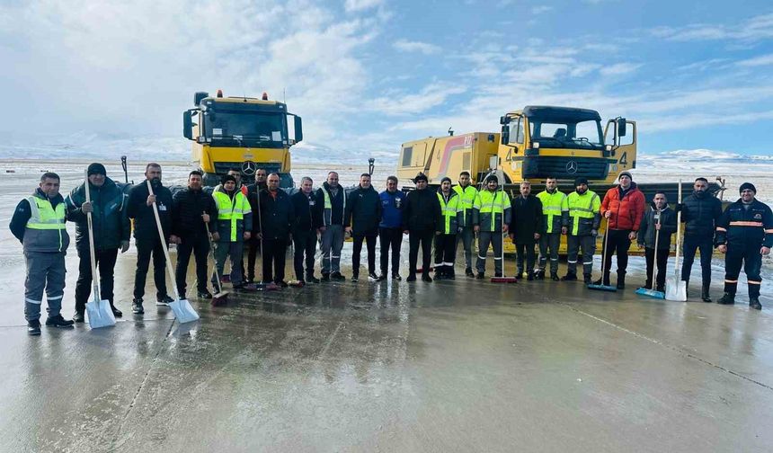 Iğdır'da kar yağışı hayatı olumsuz etkiledi: 53 köy yolu kapandı