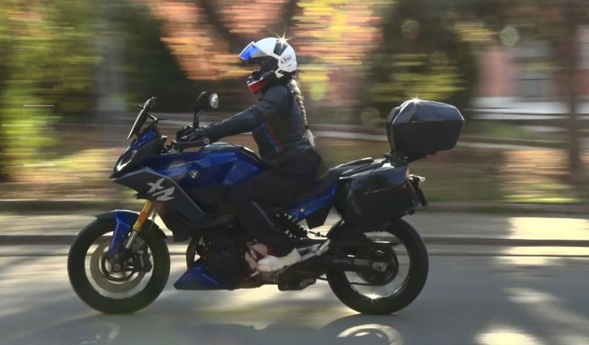 Kadın sürücü İspanya’dan Türkiye’ye motosikletle 4,5 günde geldi: Sınırda gözyaşlarını tutamadı